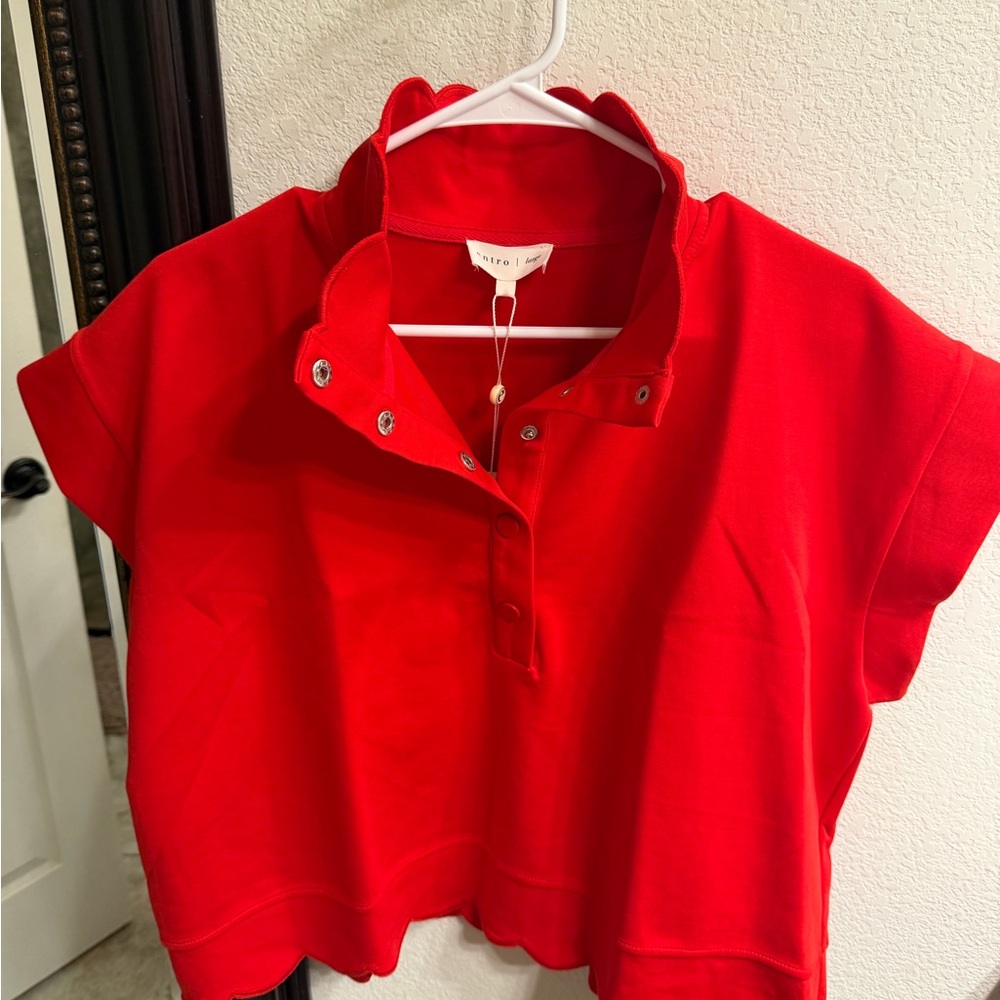Entro Red Short Sleeve Collared Top Scallop NWT - Picture 2 of 6
